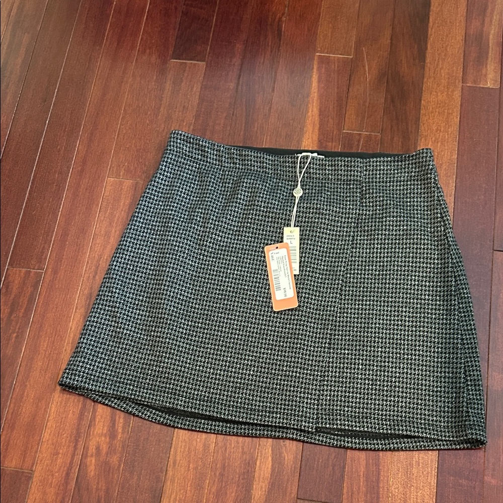 Classic Black and White Houndstooth Skirt - Picture 2 of 7